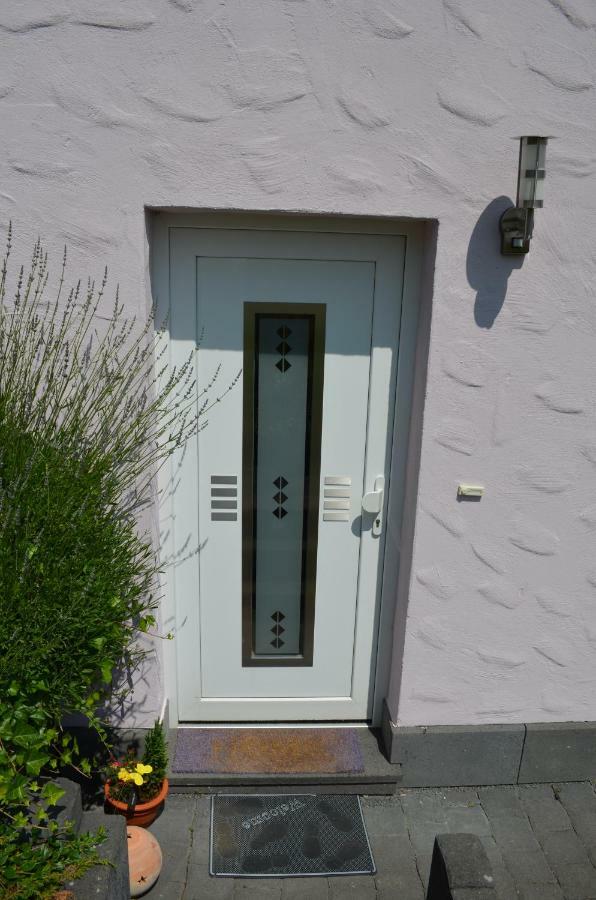 Ferienwohnung Bellerbergblick Ettringen  Екстериор снимка