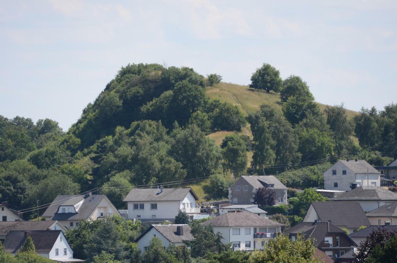 Ferienwohnung Bellerbergblick Ettringen  Екстериор снимка